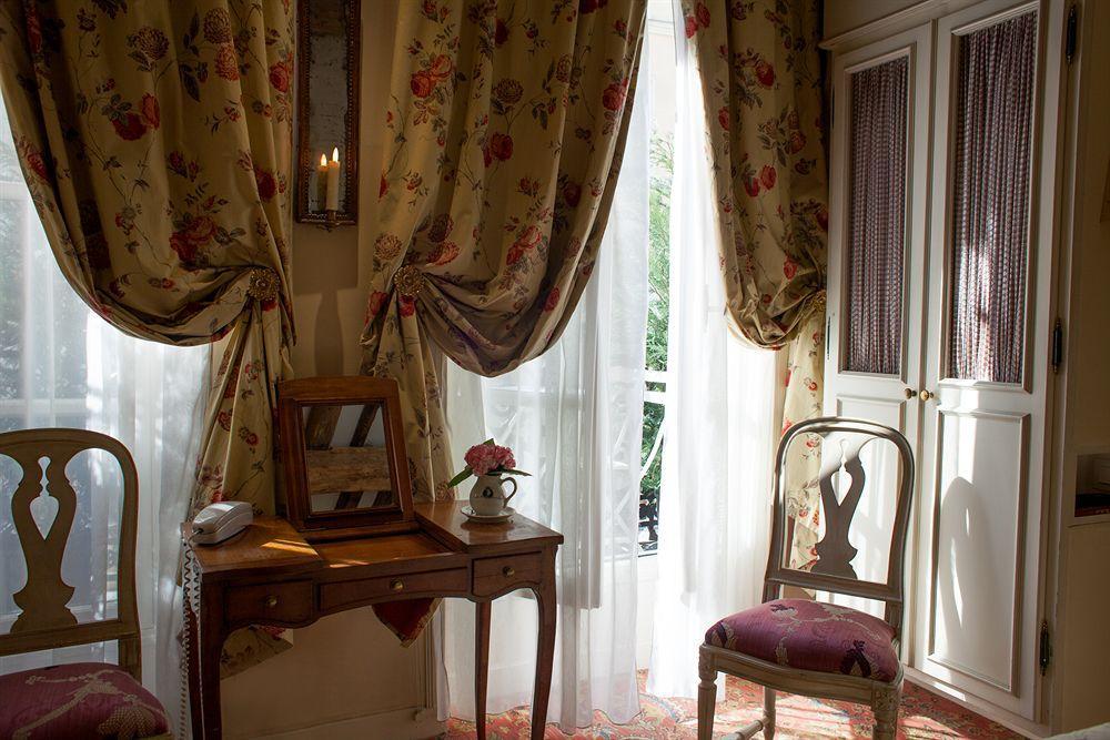 Hotel Caron De Beaumarchais Parigi Esterno foto
