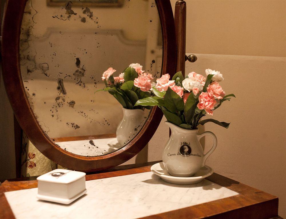 Hotel Caron De Beaumarchais Parigi Esterno foto